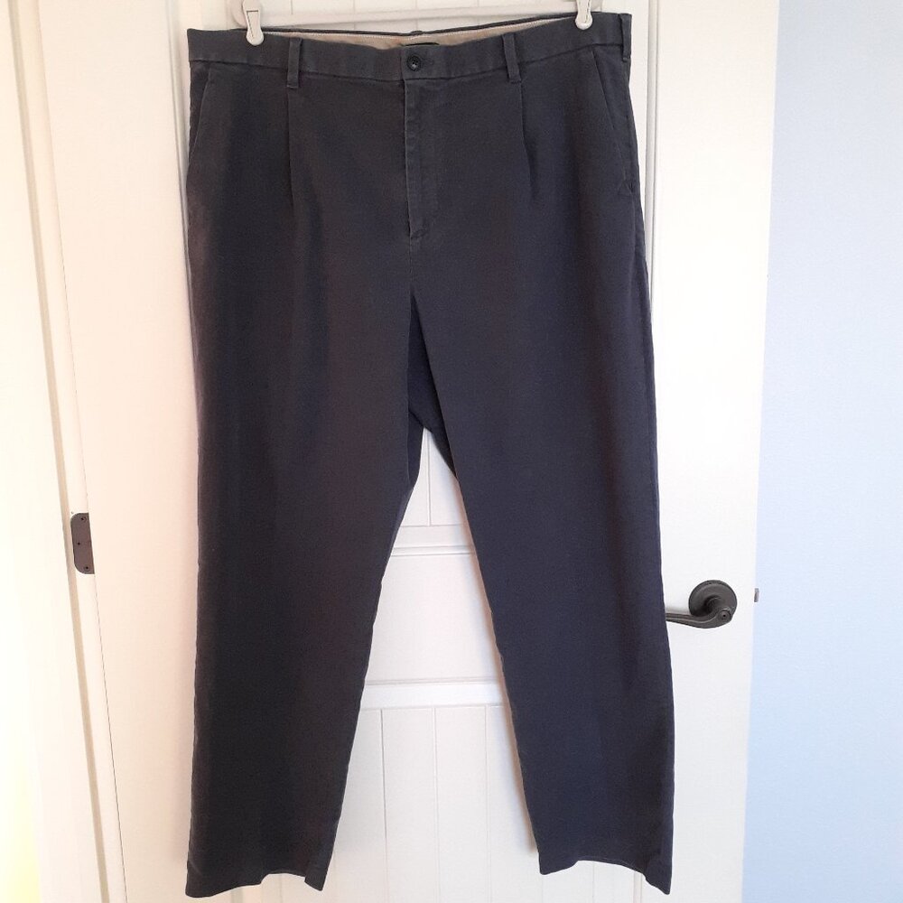 Banana Republic Men's Pleated Brushed Traveler Chino in Sullivan Blue Size 42R